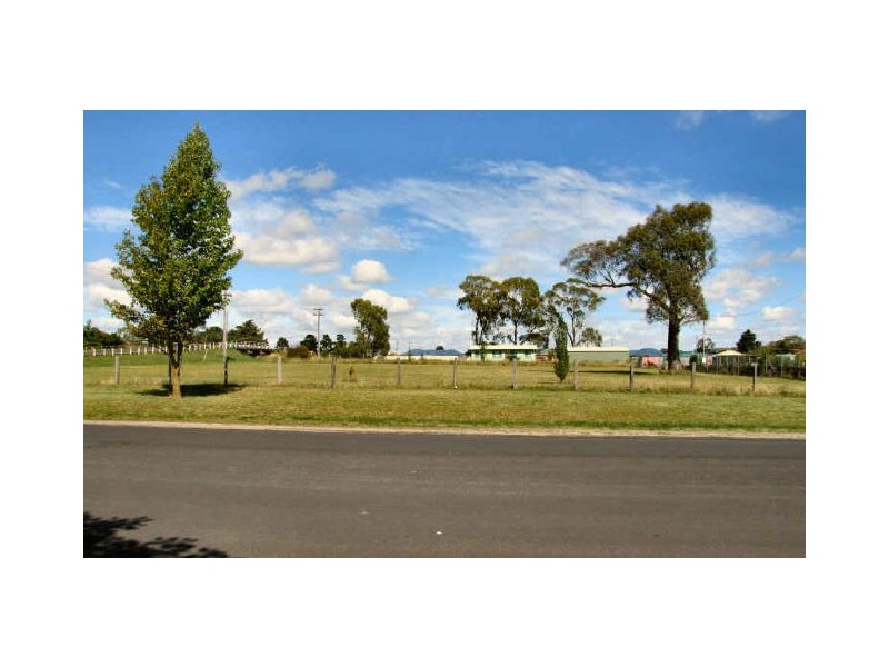Cnr Lang and lambeth St, Glen Innes NSW 2370