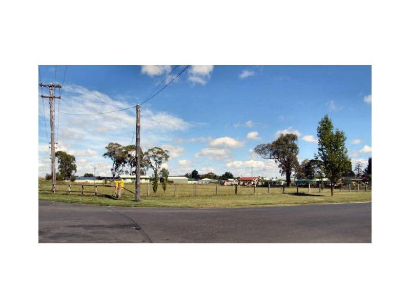 Cnr Lang and lambeth St, Glen Innes NSW 2370
