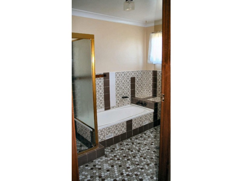 9 Lindsay Avenue, Glen Innes NSW 2370