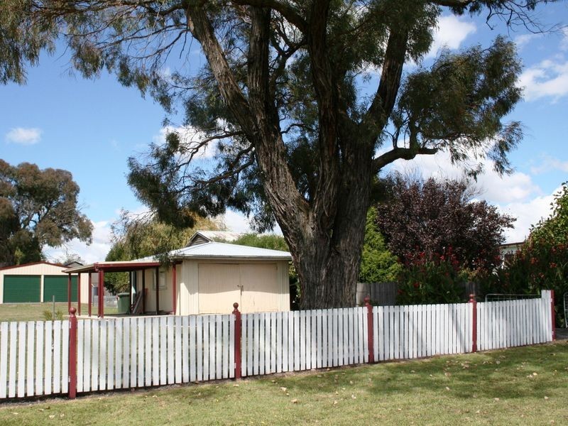 111 Dumaresq Street, Glen Innes NSW 2370