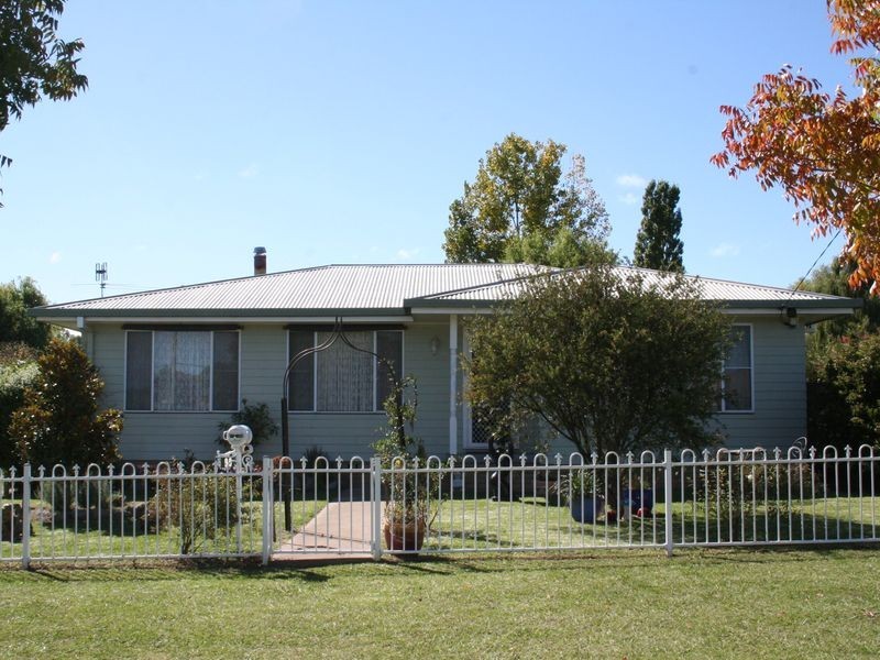 95 Coronation Ave, Glen Innes NSW 2370
