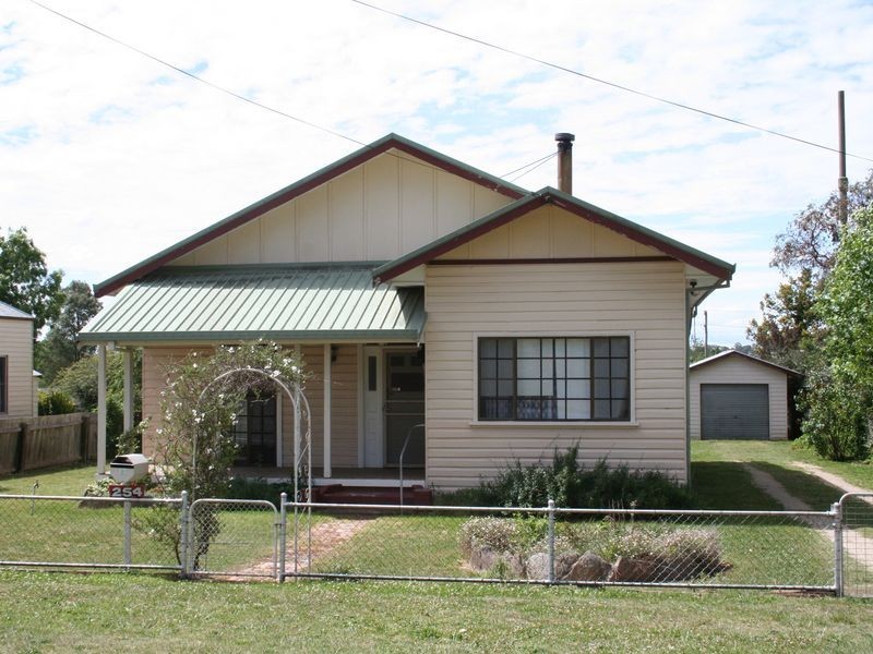 254 Bourke Street, Glen Innes NSW 2370