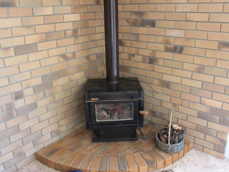 81 Moore Street, Emmaville NSW 2371