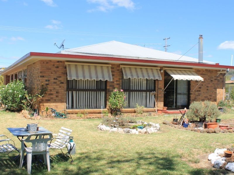 81 Moore Street, Emmaville NSW 2371