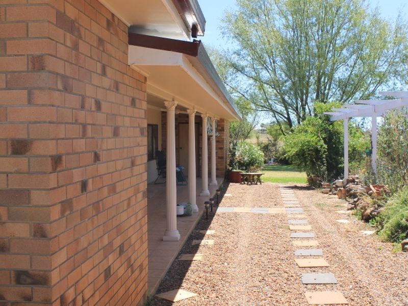 81 Moore Street, Emmaville NSW 2371