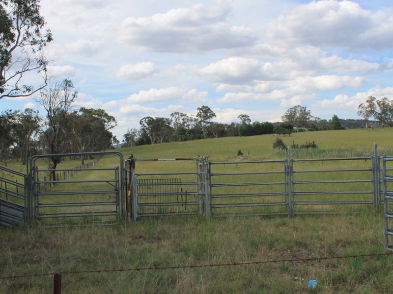 151 Whitmore Rd, Glen Innes NSW 2370