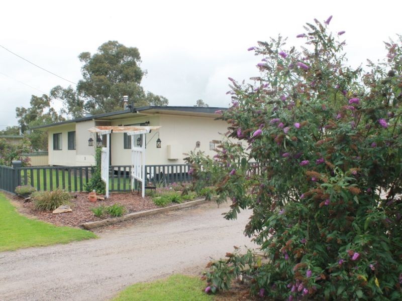 35 Moore Street, Emmaville NSW 2371