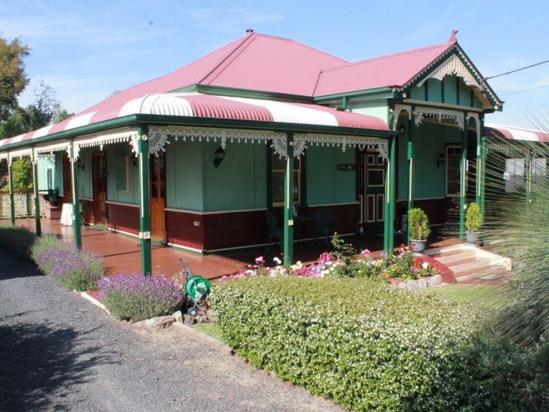 - Meade Street, Glen Innes NSW 2370