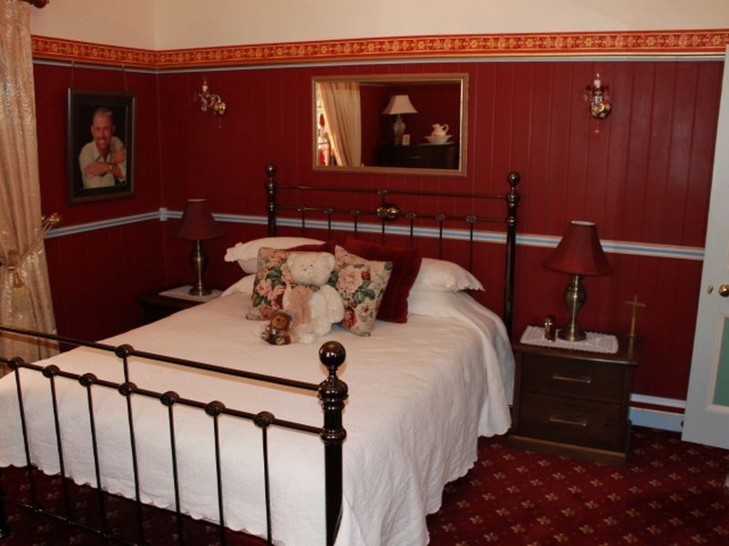 - Meade Street, Glen Innes NSW 2370