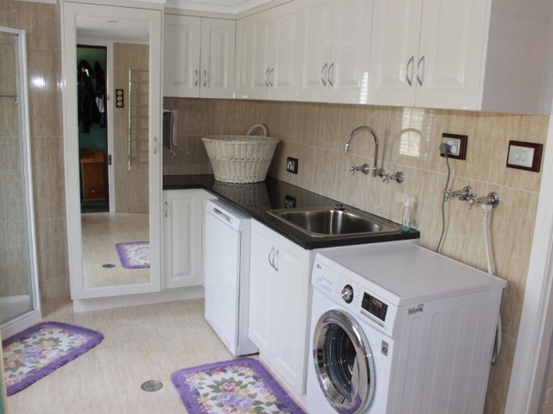 - Meade Street, Glen Innes NSW 2370