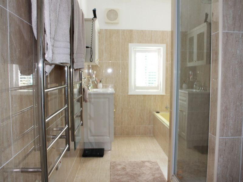 - Meade Street, Glen Innes NSW 2370