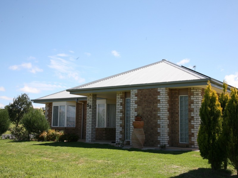 52 Galloway Place, Glen Innes NSW 2370
