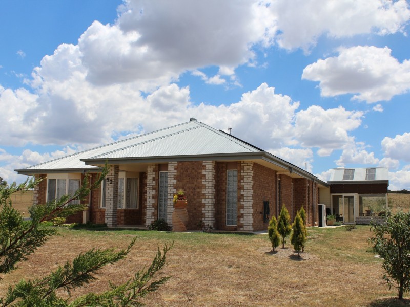 52 Galloway Place, Glen Innes NSW 2370