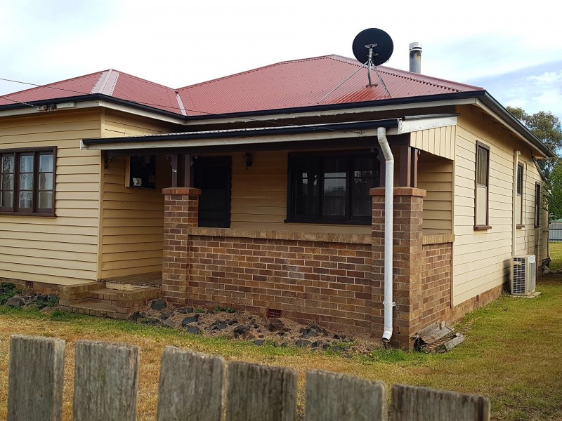 74 Lang Street, Glen Innes NSW 2370