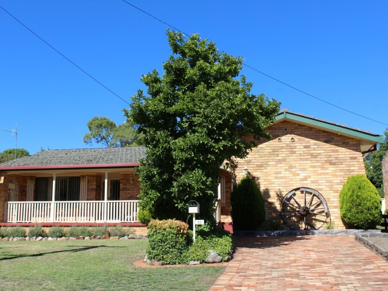 33 Lindsay Avenue, Glen Innes NSW 2370