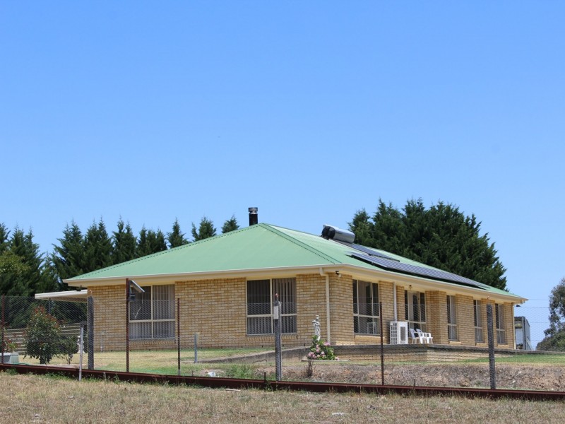 151 Whitmore Rd, Glen Innes NSW 2370