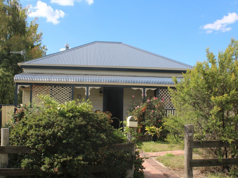 232 Meade Street, Glen Innes NSW 2370