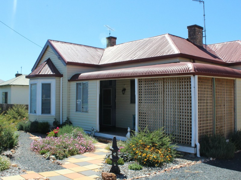 27 Macquarie Street, Glen Innes NSW 2370