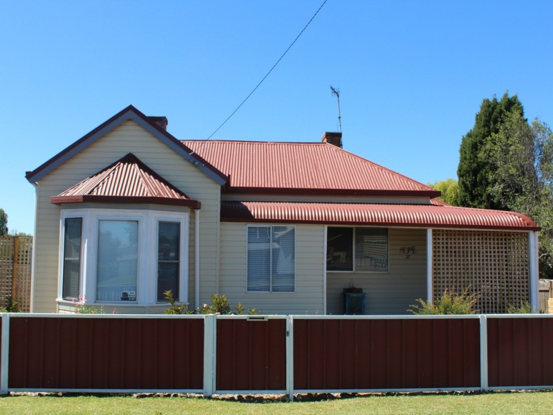 27 Macquarie Street, Glen Innes NSW 2370