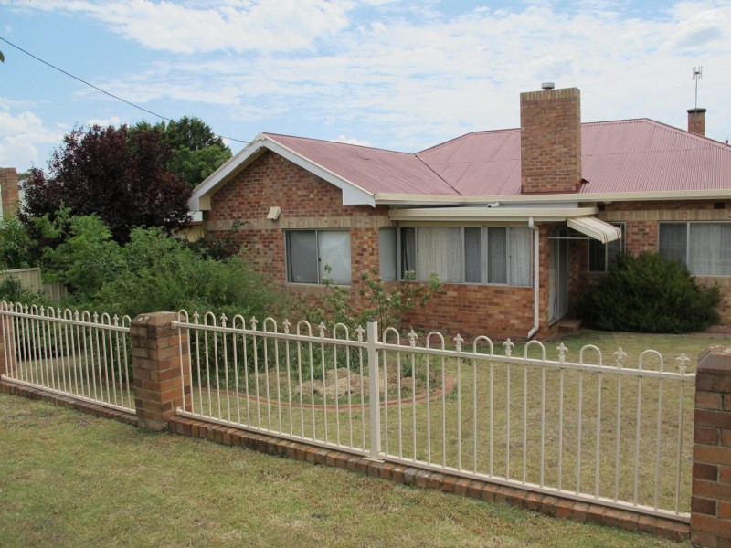 12 Clarke Street, Glen Innes NSW 2370