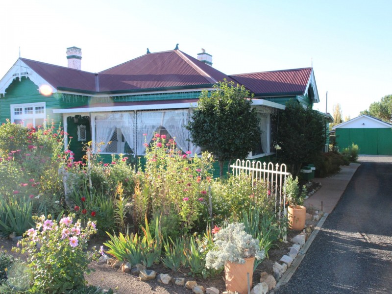 198 Meade Street, Glen Innes NSW 2370