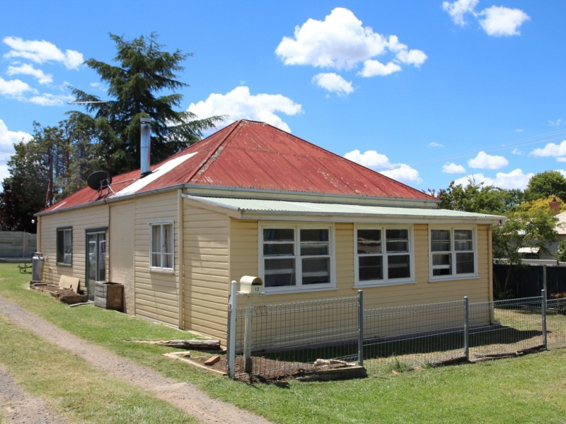12 Oliver Street, Glen Innes NSW 2370