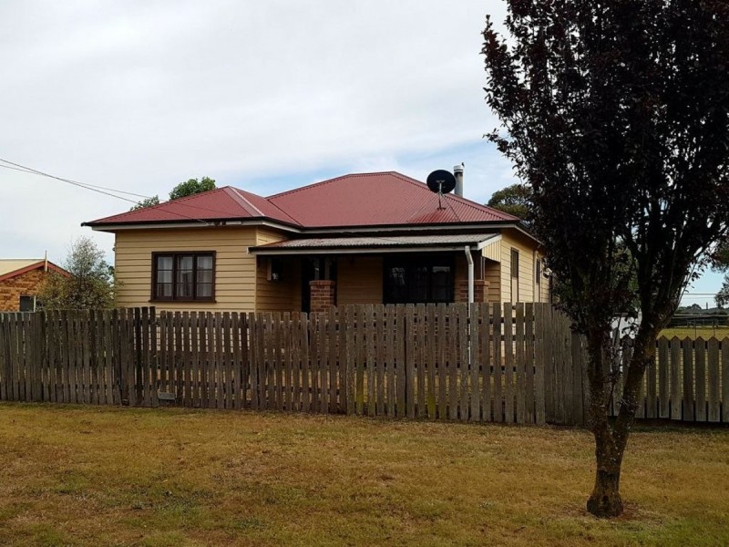 74 Lang Street, Glen Innes NSW 2370