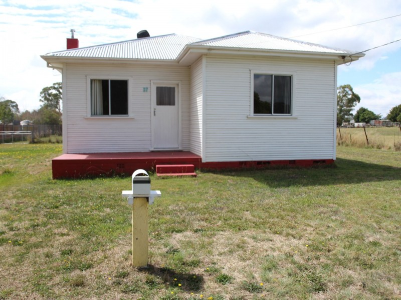 27 Bennett Street, Glen Innes NSW 2370