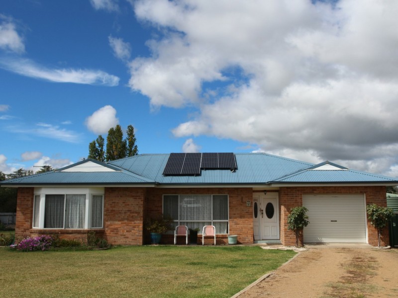 9 Railway Street, Glen Innes NSW 2370
