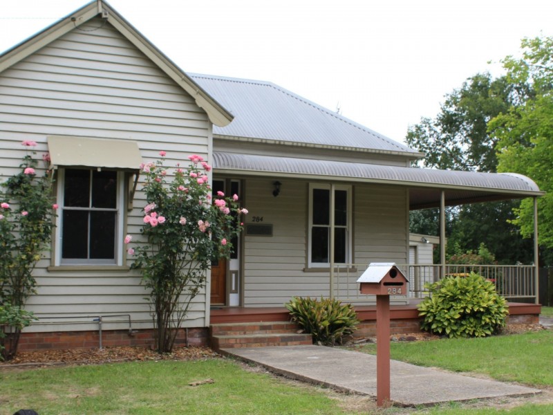 284 Bourke Street, Glen Innes NSW 2370