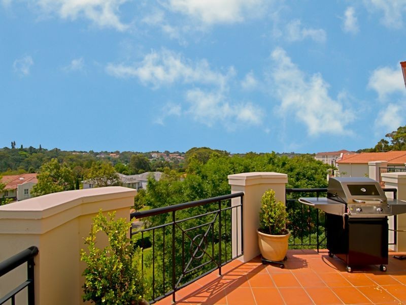 12/4 Mortimer Lewis Drive, Huntleys Cove NSW 2111