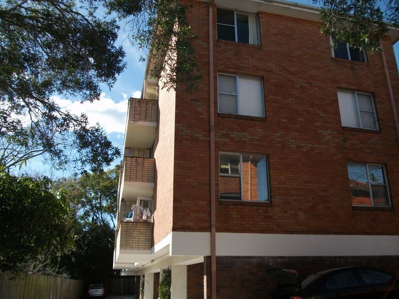 18/5 Western Crescent, Gladesville NSW 2111