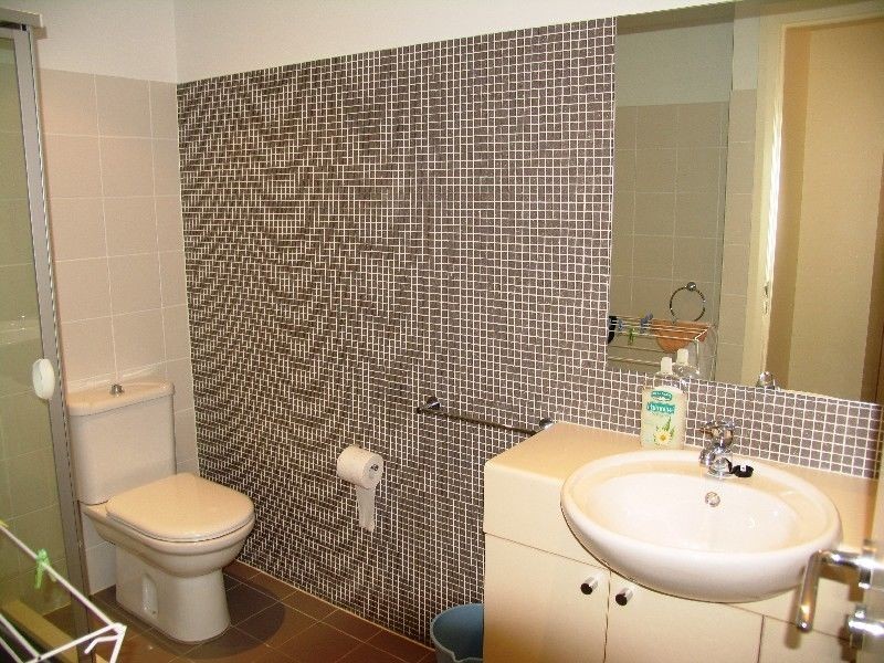 261/80 John Whiteway Drive, Gosford NSW 2250