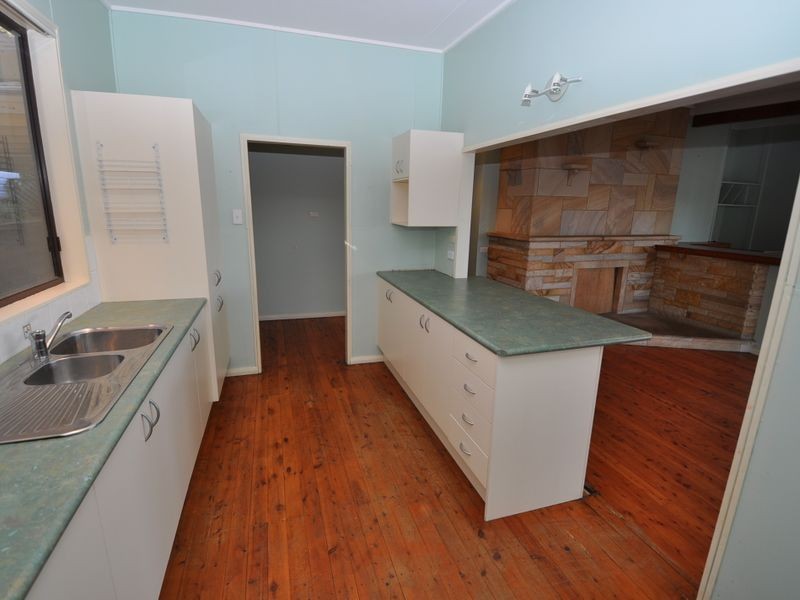 8 Bayview Avenue, East Gosford NSW 2250