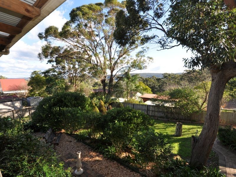 8 Bayview Avenue, East Gosford NSW 2250