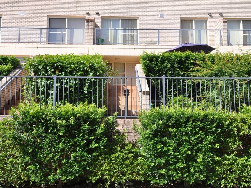 4/92 John Whiteway Drive, Gosford NSW 2250