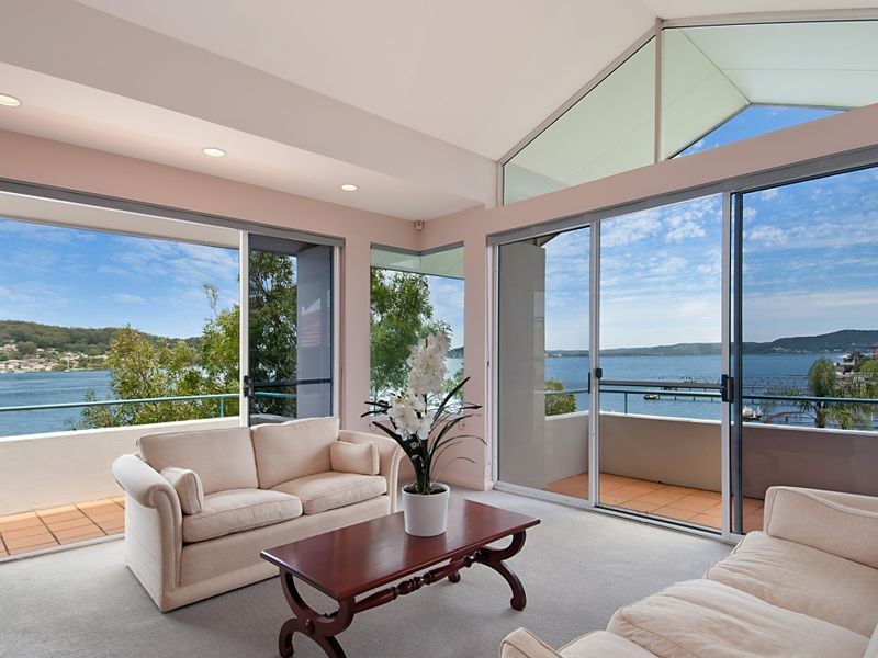 37 Caroline Street, East Gosford NSW 2250