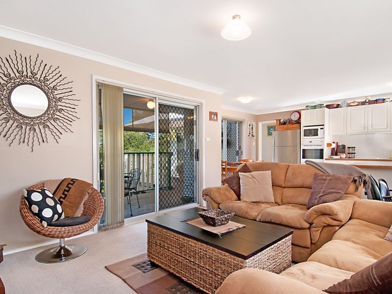 2/9 Wyoming Rd, Wyoming NSW 2250