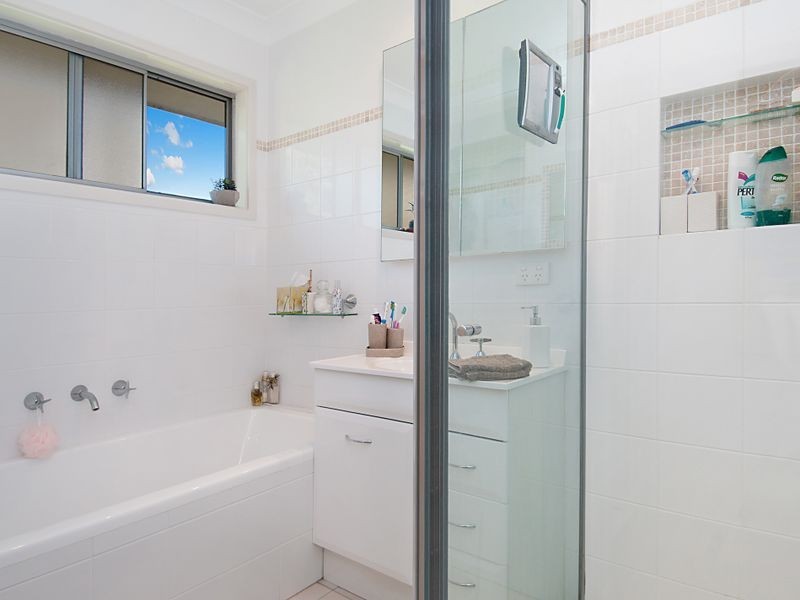 2/9 Wyoming Rd, Wyoming NSW 2250