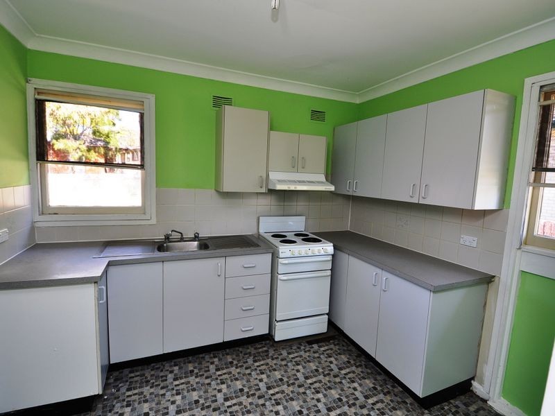 7 Macleay Avenue, Woy Woy NSW 2256