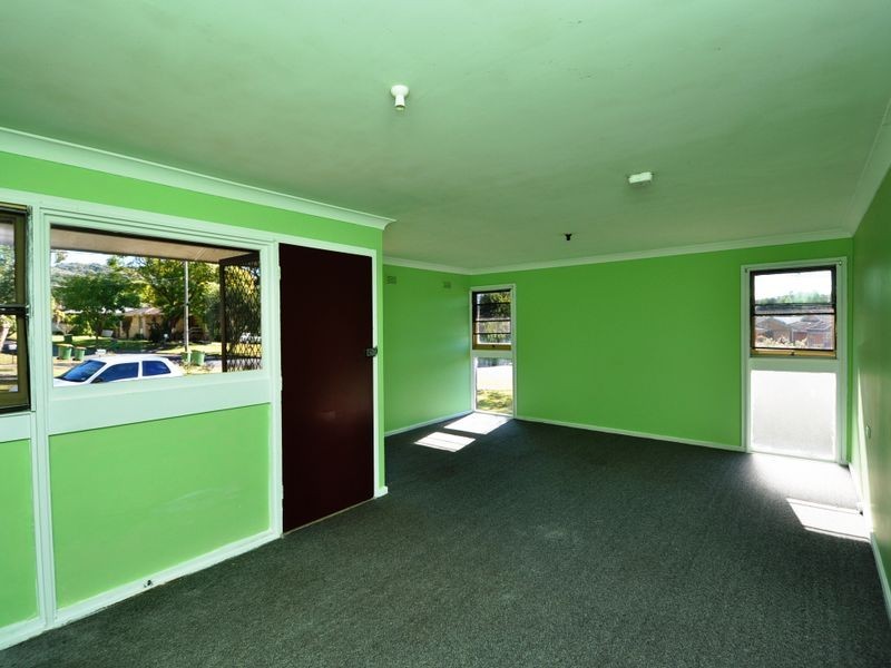 7 Macleay Avenue, Woy Woy NSW 2256