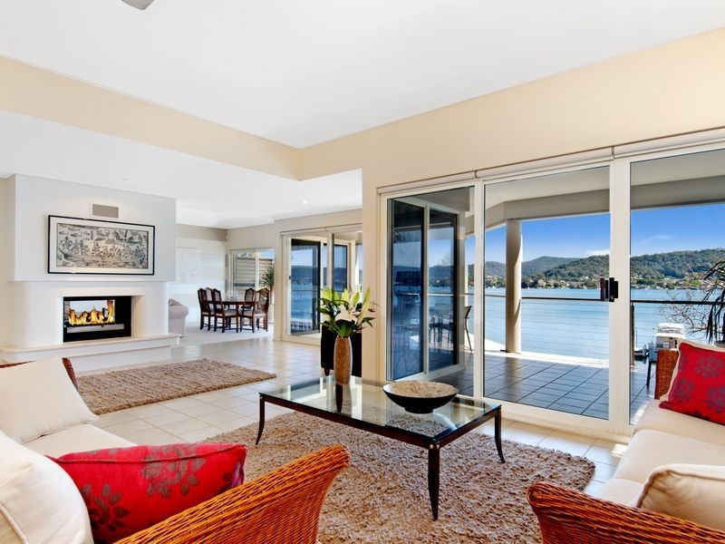 30 Albany Street, Point Frederick NSW 2250