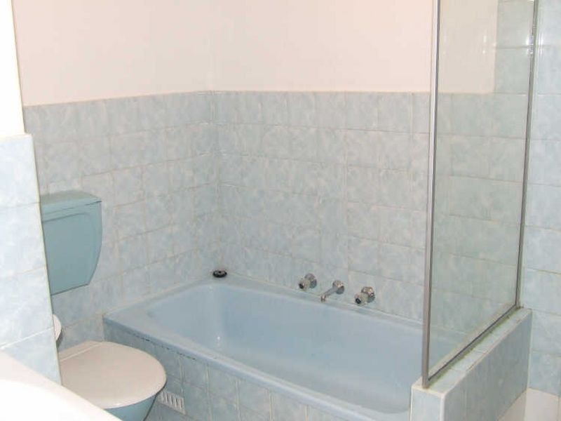 2/76 Faunce Street, Gosford NSW 2250