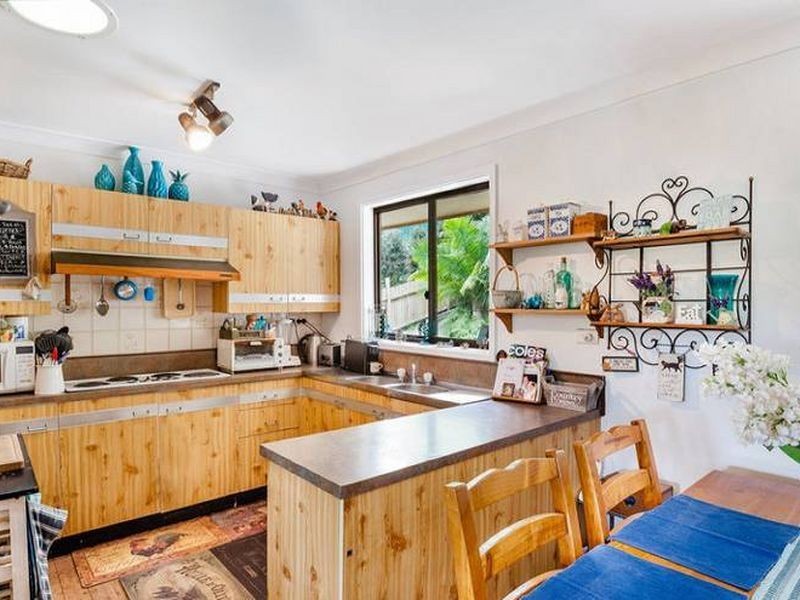 7 Dana Close, Wyoming NSW 2250