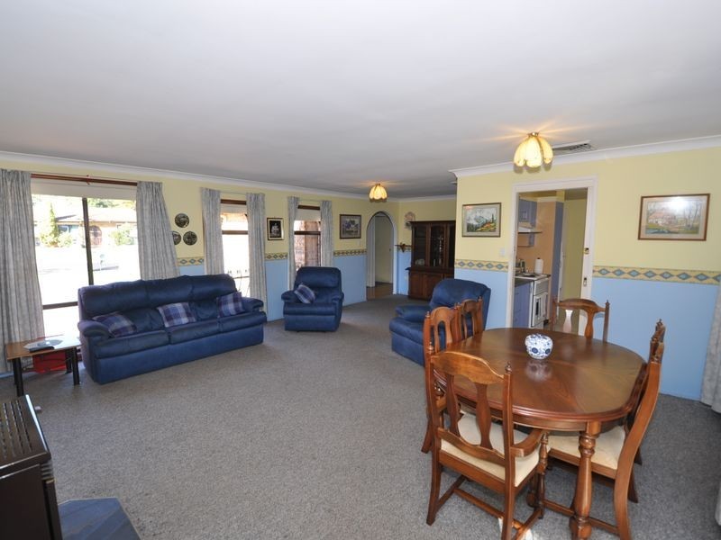 2 Bottlebrush Close, Wyoming NSW 2250