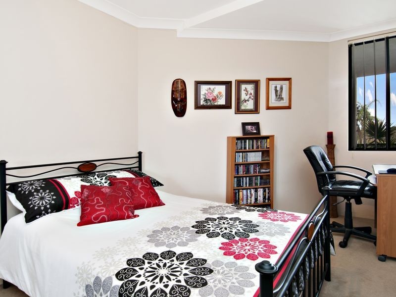 14/187 Albany Street, Point Frederick NSW 2250