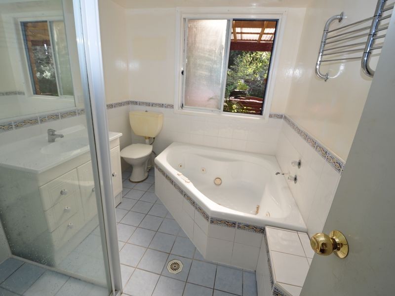 11 Paperbark Close, Wyoming NSW 2250