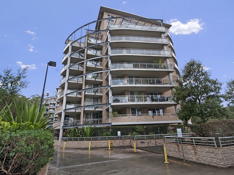 261/80 John Whiteway Drive, Gosford NSW 2250
