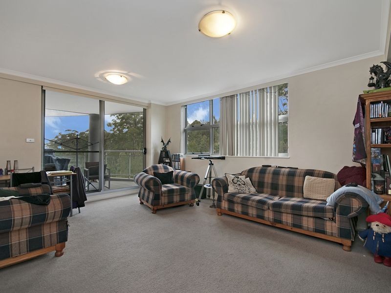 261/80 John Whiteway Drive, Gosford NSW 2250