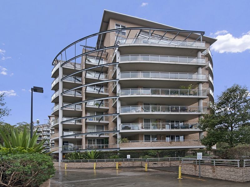 261/80 John Whiteway Drive, Gosford NSW 2250